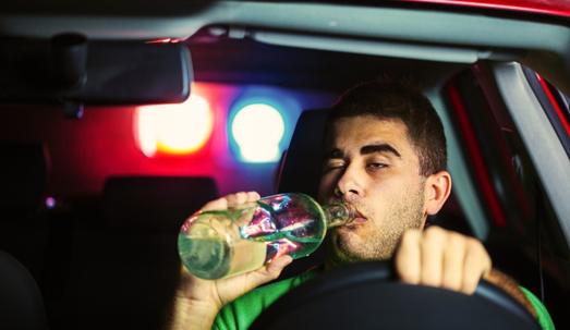 Drunk driver followed by police behind